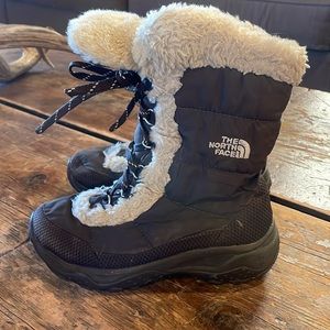 North Face snow boots sz 1 (see measurements)